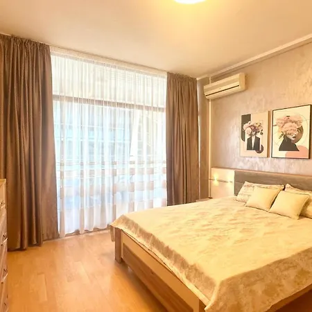 Bratanov Avenue Center Сонячний Берег